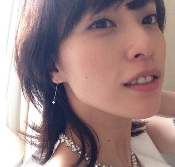 A I R 昨日の髪型がウルフっぽかったから思ったけど 戸田恵梨香のウルフカット まじでいいよね なかなか似合う人いないのに 似合ってしまう私たちの推しってまじで最高 好き もう勝ち申した って感じ 戸田恵梨香 スカーレット あさ