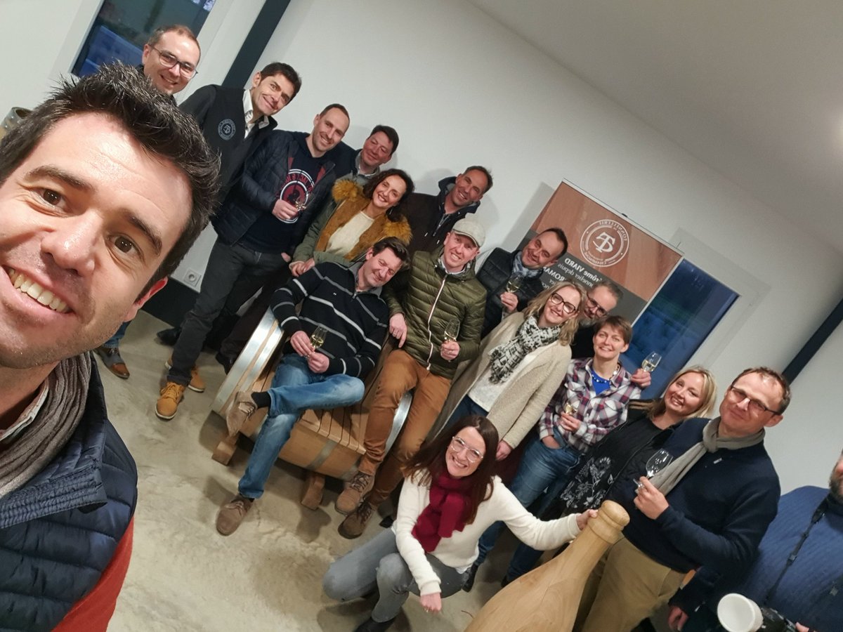 ChampagneFaivre's tweet photo. Hier Apres midi ambiance avec @CercleChampagne à la @TonnellerieCA ! Quelle incroyable découverte de ce #métier ! 🙏Merci Jérôme Viard et toute son #Equipe de nous avoir ouvert les portes de cet endroit qui donne une vie et une surtout âme à de nombreux #vins de #champagne ! https://t.co/O002YqJ3bW