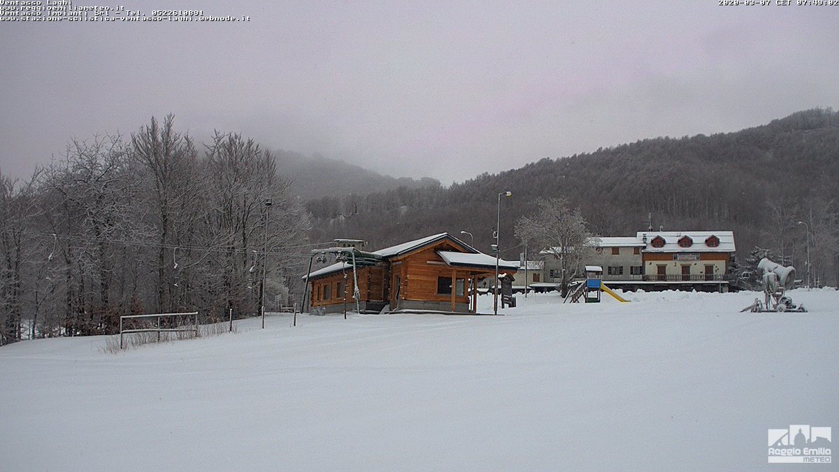 remeteo's tweet photo. Ore 7.50: qualche altro cm sulle piste dell'#Appennino, in veloce esaurimento, giusto in tempo per un sabato sulla #neve!
➡️📱 #CerretoLaghi: app e https://t.co/Su1lGXJ3mp
➡️📱 #VentassoLaghi: app e https://t.co/OtXN1dufZU
➡️📱 #Febbio: app e https://t.co/oDJ9yw0Ouy https://t.co/pFDXk4Uib7