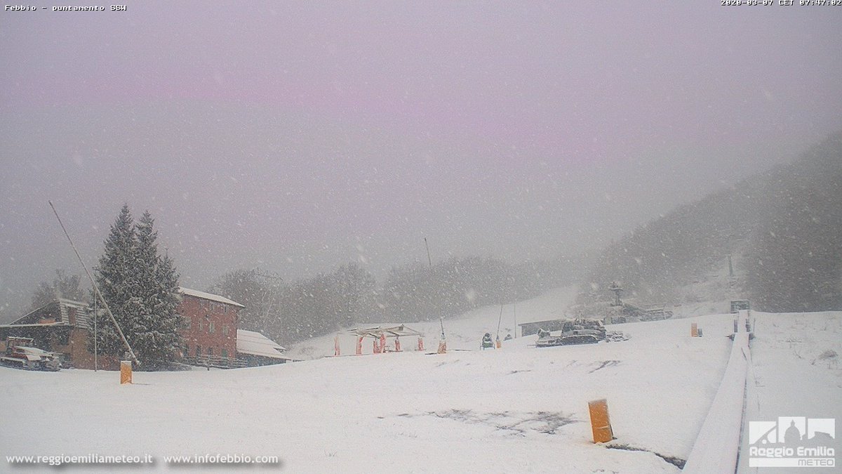 remeteo's tweet photo. Ore 7.50: qualche altro cm sulle piste dell'#Appennino, in veloce esaurimento, giusto in tempo per un sabato sulla #neve!
➡️📱 #CerretoLaghi: app e https://t.co/Su1lGXJ3mp
➡️📱 #VentassoLaghi: app e https://t.co/OtXN1dufZU
➡️📱 #Febbio: app e https://t.co/oDJ9yw0Ouy https://t.co/pFDXk4Uib7