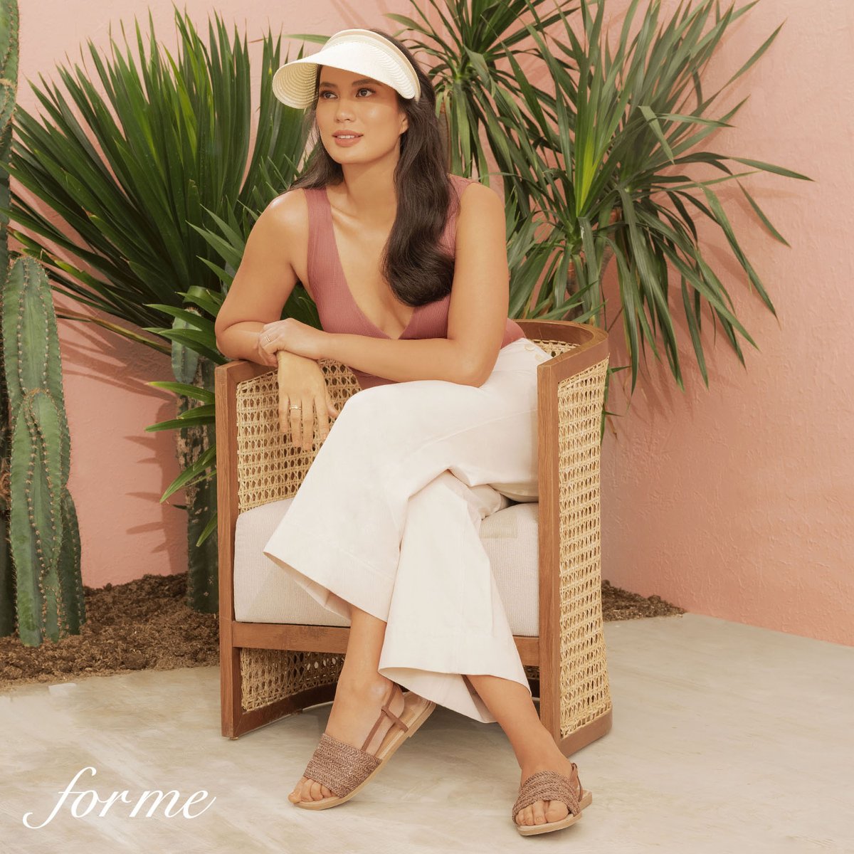 ForMeClothing's tweet photo. Chillinโ & loungingโ, we can do this all day. @isabelledaza #ForMeSunshineStateOfMind #ForMeGirl #ForMeClothing https://t.co/HgUG6e51tH