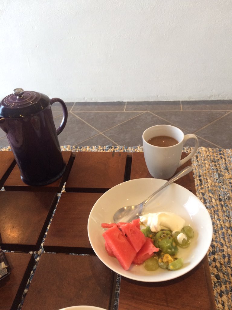 AngeeMatthee's tweet photo. Breakfast served.... https://t.co/OZJjgxZANS