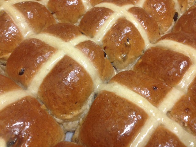We’re at Wareham Market today! Hot Cross buns and goodies including deliciously Dorset real bread including cheese, chilli and beer and 5 seed malted sourdough #realbread