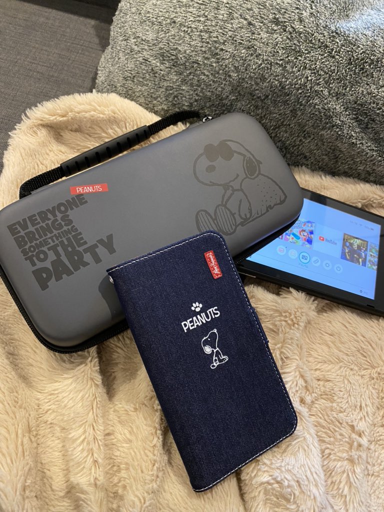 辻まこと Congrazie Twitterissa スマホケースとスイッチのケース買った スマホとswitch持って出かけたーい Snoopy大好き Peanuts Joecool 演劇 演劇軍団ユニットcongrazie T Co Lvtxvvydva Twitter