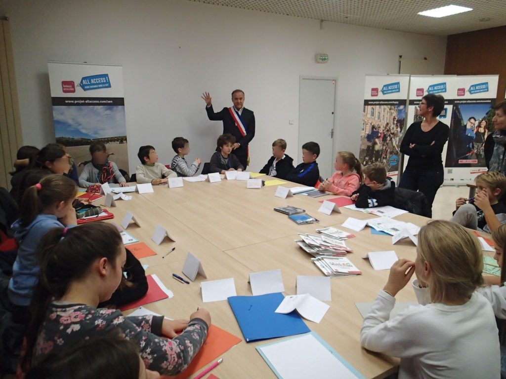 LUnionAvance's tweet photo. Le Parlement Municipal des Ecoles : décidons ensemble ! Une vrai révolution dans la gestion de nos écoles. https://t.co/nq6mTzGm08 https://t.co/Izvcdl6S1f
