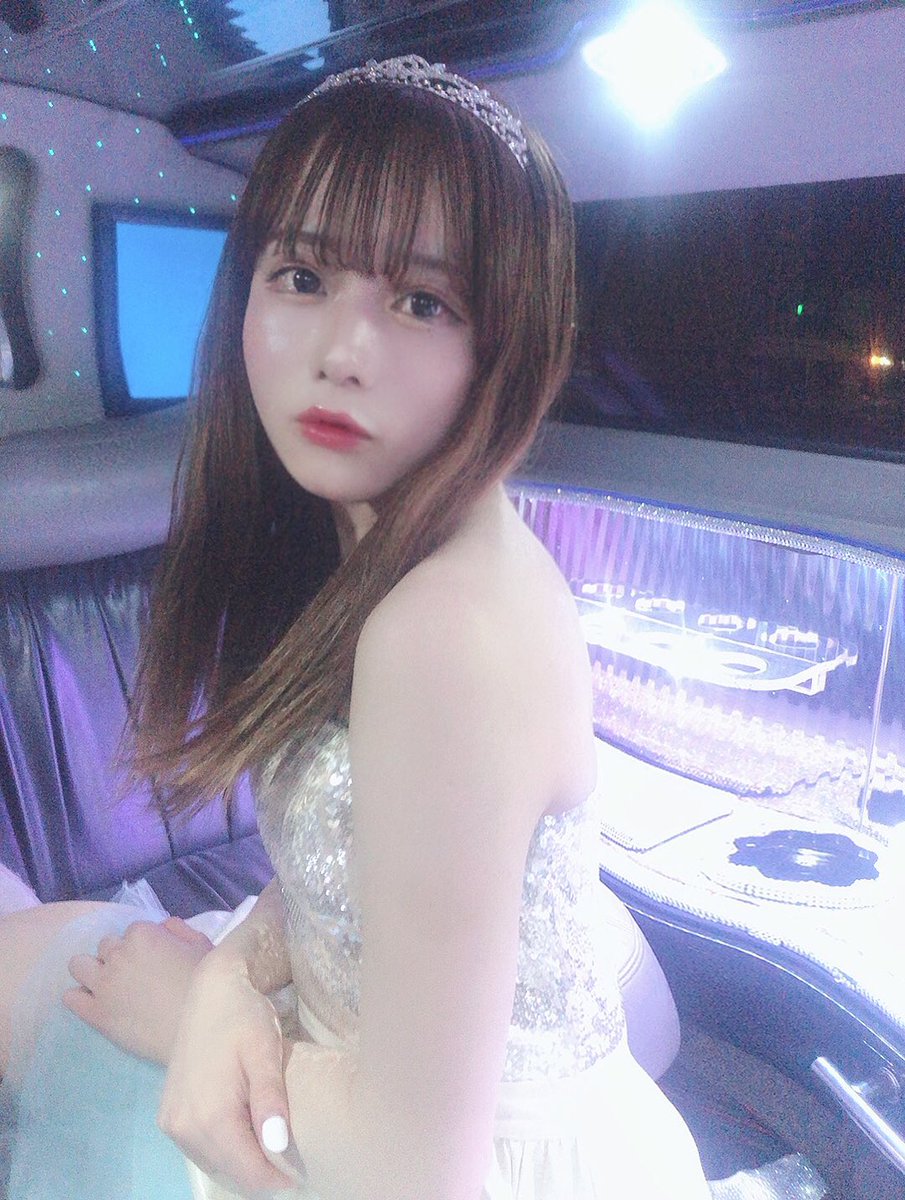 PUUTAN_318's tweet photo. 小さい頃からドレス着るのがずっとずっと密かな夢で友達が叶えてくれました😭ありがとう https://t.co/uWnqYIx0LW