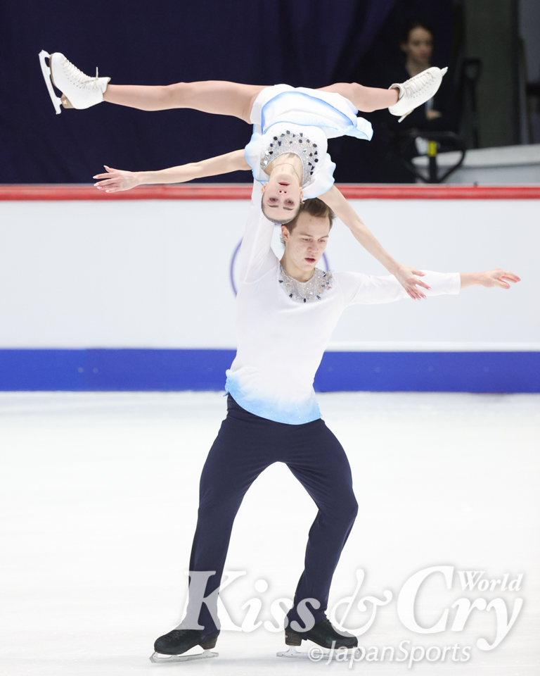 KissCryWorld's tweet photo. #世界ジュニア選手権 PHOTO📸レポート⑥🇪🇪✨

ペアフリー🥇の写真と結果をお届けします💌

❄️Jrペア 最終順位❄️
🥇パンフィロワ&amp;リロフ組🇷🇺
🥈アハンテワ&amp;コレソフ組🇷🇺
🥉アルティメワ&amp;ナザリシェフ組🇷🇺

#世界Jr2020 
#フィギュアスケート https://t.co/67FFX15iXl