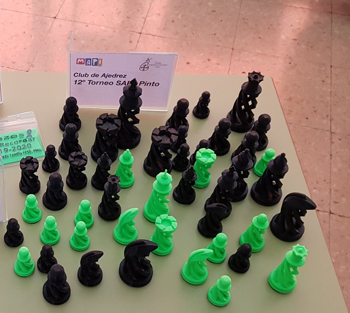 ManoloJCR's tweet photo. @PintoRubikEscol En el #MapiFesd 20 en nuestro stand de #EspírituRetoTech tenemos una aportación al @AjedrezEduPinto. Piezas hechas con nuestra #Witbox2 de @BQEducacion para el club de ajedrez del cole. #ajEdu #AprendiendoQueEsGerundio https://t.co/GS5IK75vt4