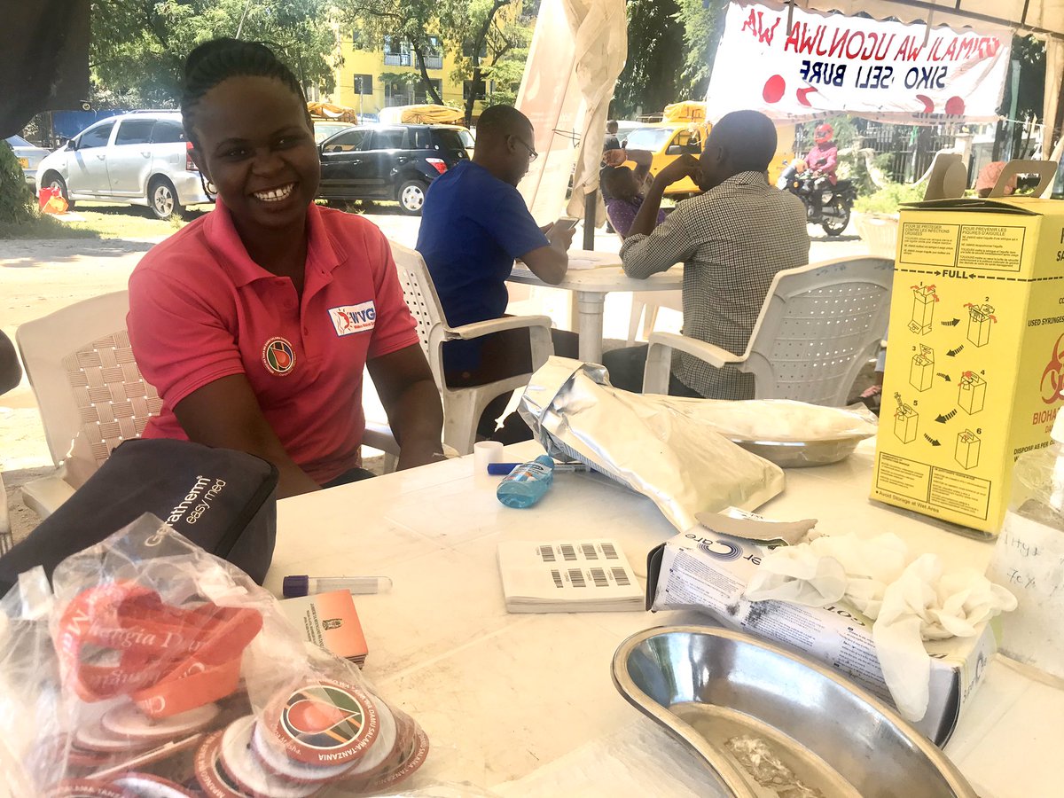 Dada Rose wa damu salama yupo tayari kukuhudumia. Karibu <a href="/TOTBonanza/">TOTBonanza</a> ushiriki kuokoa maisha. 

Na zile free juice na smoothie kutoka kwa <a href="/nechas__/">Necha’s</a> <a href="/MegaJuicetz/">Mega Juice</a> <a href="/CrestSmoothies/">Crest smoothies 🌊</a> @AdeckJuice zipoo!!
#healthchallenge