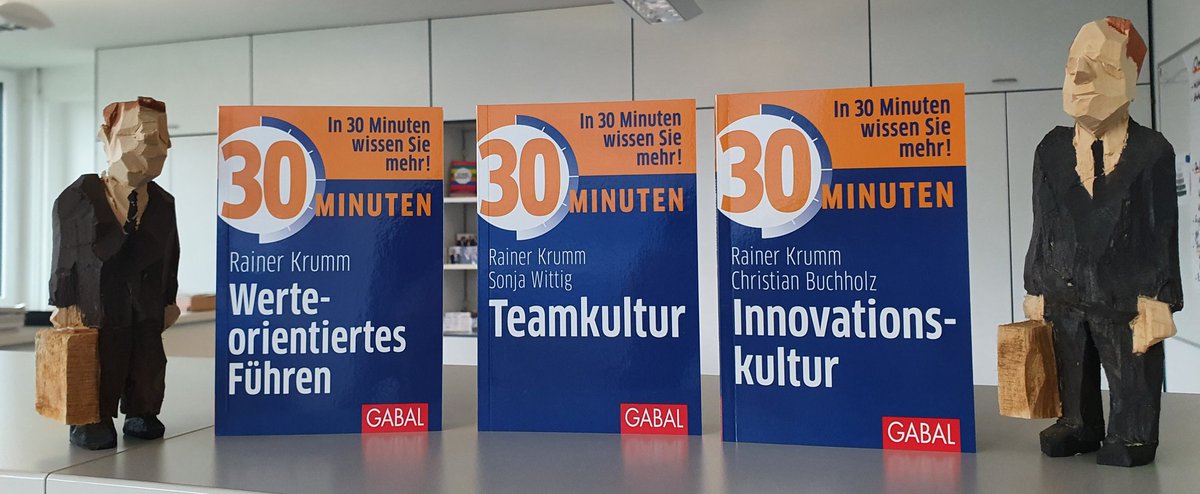RainerKrumm's tweet photo. Ein Spiel dauert 90 Minuten, drei gute Bücher auch!
#team #innovation #Führung #werte #9levels #axiocon @ThinkBuchholz @gabalbuecher https://t.co/gVrZVLRSDY