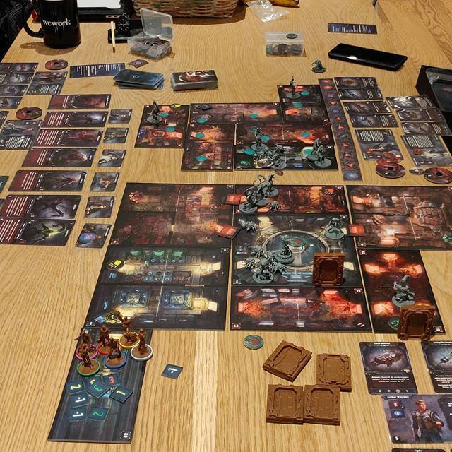 disguised__fox's tweet photo. #deepmadnessboardgame capitulo 2. Después de un momento Matrix de Jared logramos salir a tiempo antes de que la plataforma nos dejara :) #tabletopgames #boardgames #boardgamenights https://t.co/Jjuq7vNSmo