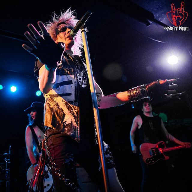 Frisketti_Photo's tweet image. @ericjayk 👋🏼 @wildstreetofficial  #kingsofnewyork @knittingfactorybk . .
📷 @frisketti_photo 
#FriskettiPhoto #ProfessionalPhotographer #MusicPromo #PromoPhoto #EndorsementPhoto #ProPhoto #Certified #Professional #Music #StudioPhotography #LiveMusic ift.tt/2wD9Txs
