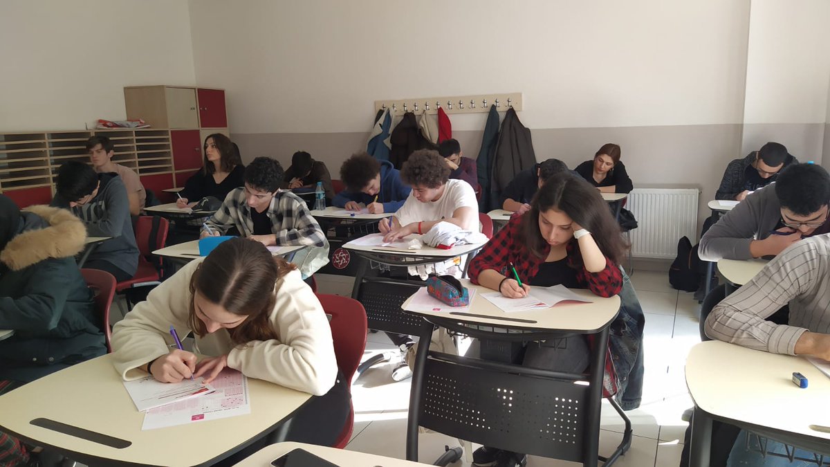 GulbinMatematik's tweet photo. Ülkemizin ilk marka tescilli matematik yarışması Mathletic 2020 Matematik Yarışması'nın Teorik Sınavı kampüsümüzde başarıyla uygulanmıştır. #mathletic 
@sozkokk @BanuGurun @materkanozkan @hasanzekigul @mutlurehber23 https://t.co/teV3Jzmc3a
