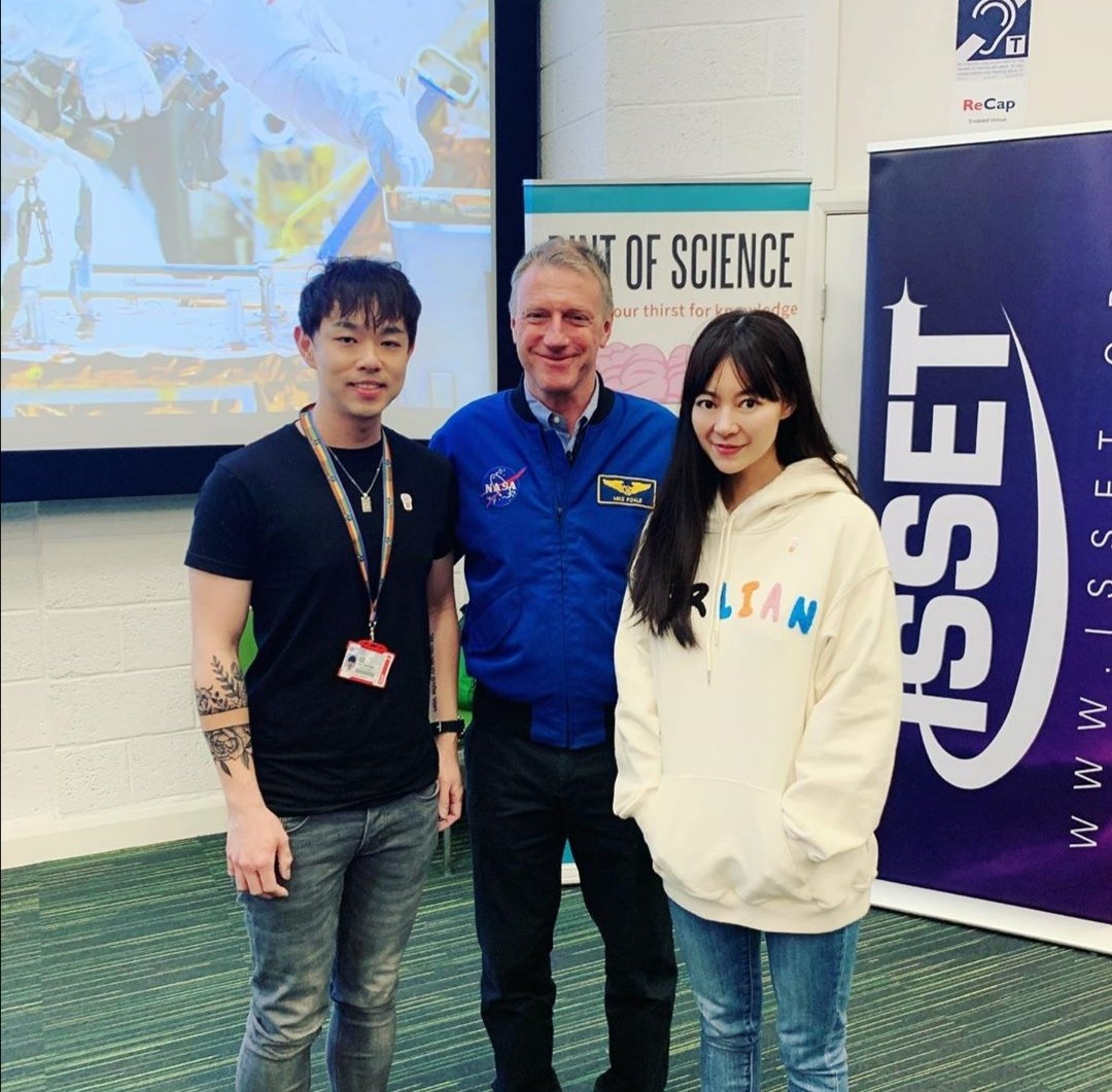 Alansckoh's tweet photo. Such a privilege to have met former astronaut Michael Foale #pintofscience #nasa https://t.co/4VqAZPSjoq