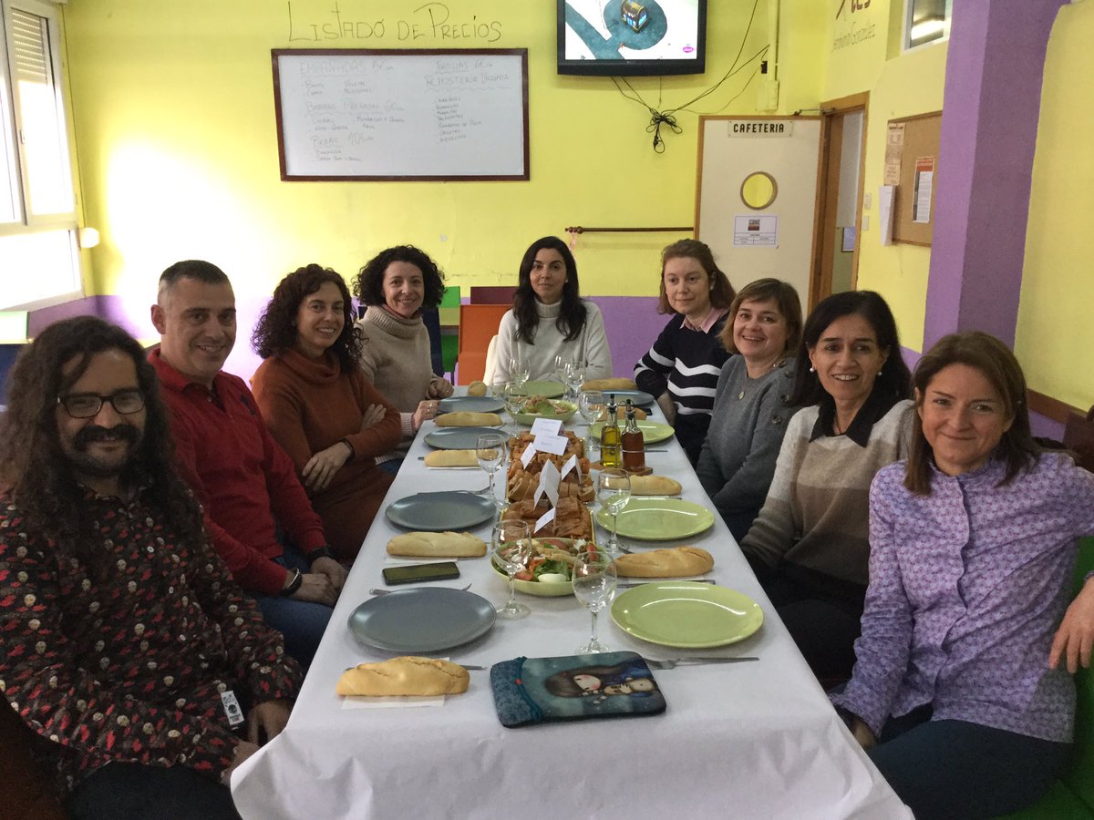 Reunión en el IES Jerónimo González del grupo de trabajo del Programa Liderazgo para el aprendizaje de EduCaixa. Gracias a nuestros compañeros del cole de Pola de Lena y nuestras compañeras de Galicia, y muy especialmente a nuestra coordinadora Carmina.