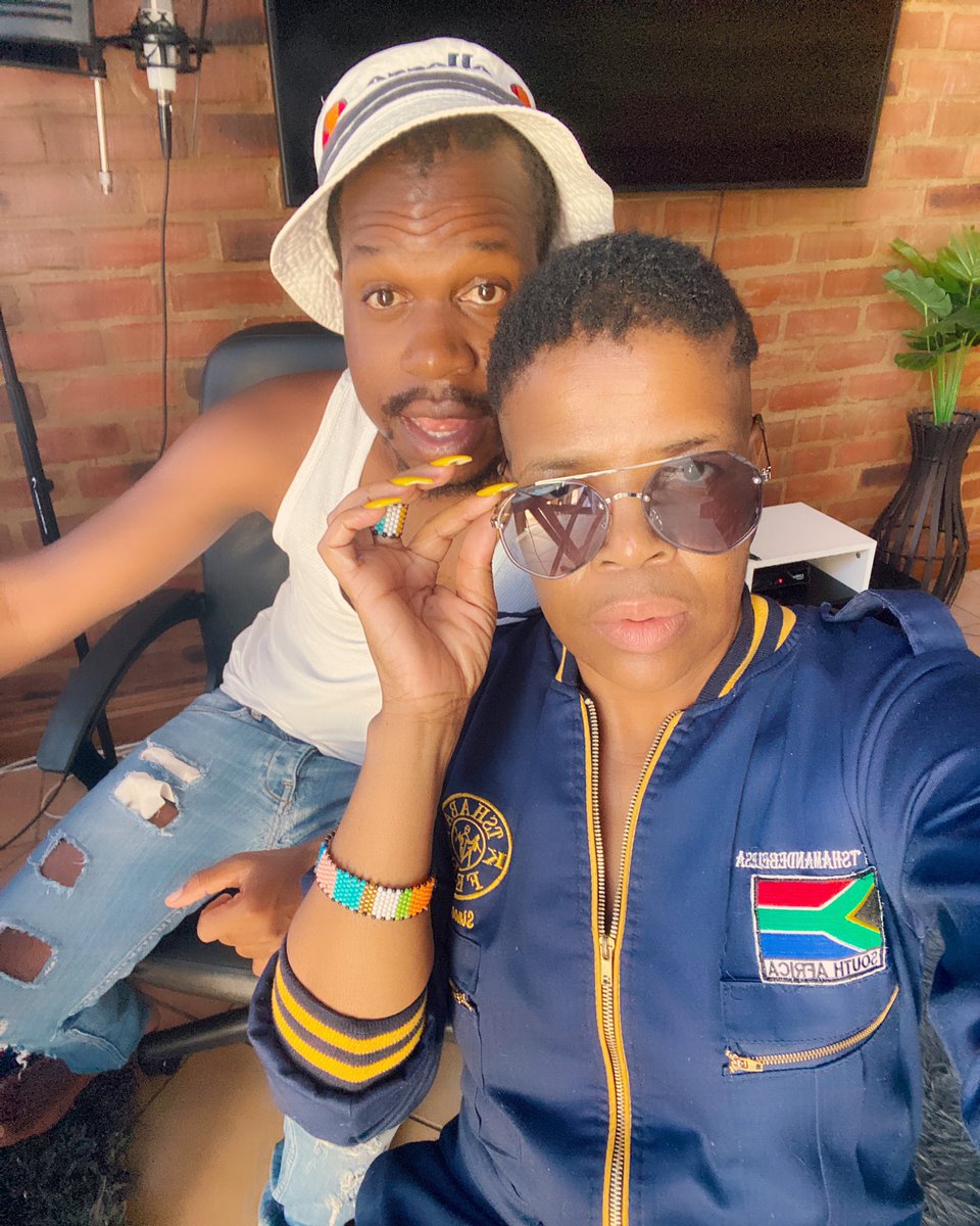 Candytsamandebe's tweet photo. If selfie 🤳 was a person last night with my main man #theproduced #mynephew💙 🎼🎶 #studiothings @drumpope_dm #cooking #VillageGirl #tomboyshing #N1ToLimpopoHairCut #Ghizwazweo https://t.co/Xx0MaZi5aL