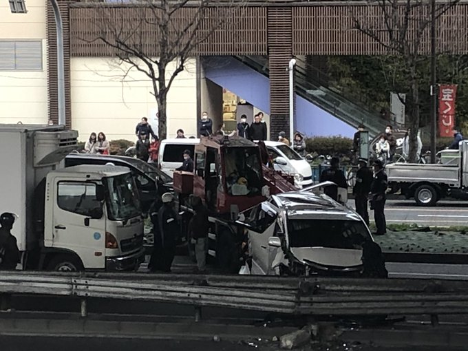 クレーン 車 事故 大阪