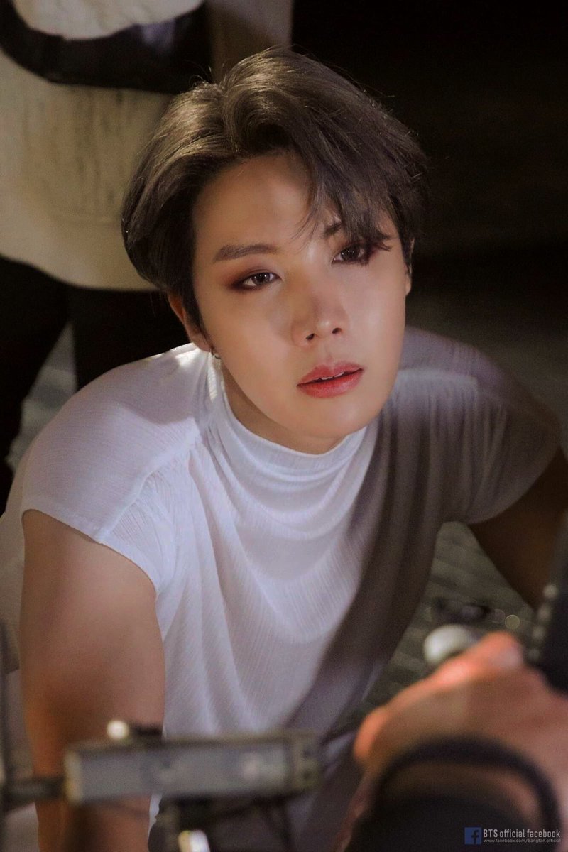 demseokdimple's tweet photo. There aren’t enough words to express how stunning he is.. https://t.co/bDg0jPXZZ6