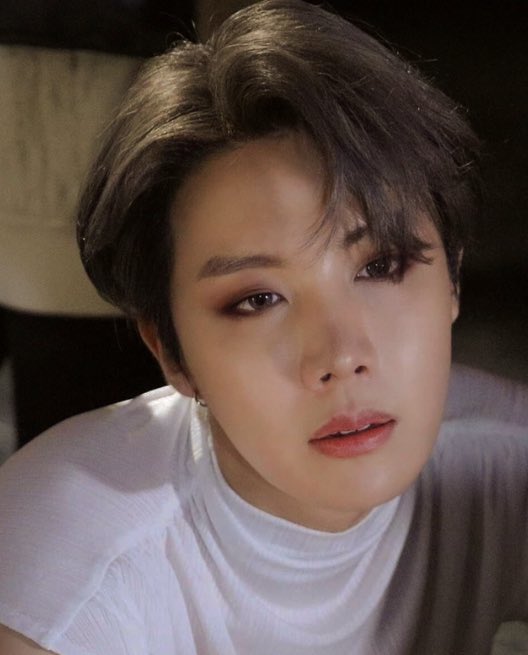 demseokdimple's tweet photo. There aren’t enough words to express how stunning he is.. https://t.co/bDg0jPXZZ6
