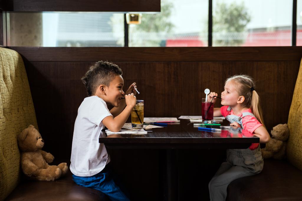 Did you know that kids eat free in our Docksider Restaurant? Purchase an adult main meal &amp; your little one receives a meal on us! 🍔 aloft.ht/60161UtR2