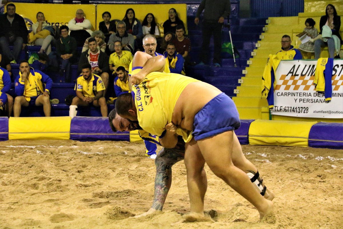 preymor1's tweet photo. Paco Monzón del #RoqueNublo lograba el punto decisivo al llevar a la arena a Fran Cazorla del @LUCHA_CANARIA Guanarteme.@TodoGolesRadio @TodoLuchaRTVC @WillyRodriguezC @jesusalbrs @NorbertoGonzlez @jcvegainfonorte @fedluchagc @jcvegainfonorte @fedluchagc @canarias7 @Deportes_lp https://t.co/Z3qAiqS3o1