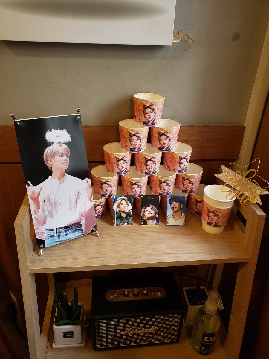 myung305's tweet photo. 마지막날에 바른커피 다녀왔어요!
컵홀더도 포카도 너무 예쁘고 음료도 너무 너무 맛있었어요😆
이벤트 열어주셔서 감사합니다!!
@honeymyungnet 
#MJoy_to_my_world
#HAPPY_MJ_DAY
#나의_좋아하는_비타민_엠제이 https://t.co/1z0tEAXgQD