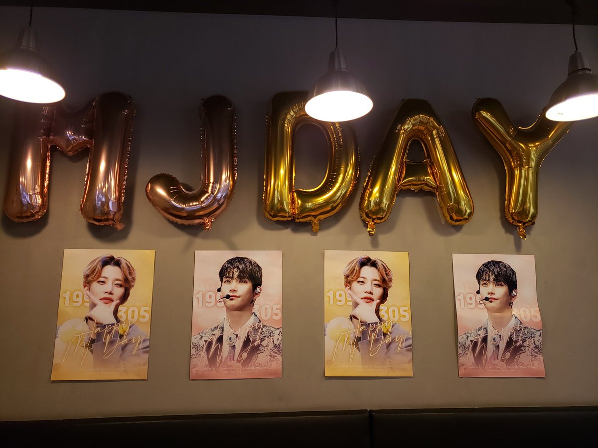myung305's tweet photo. 마지막날에 바른커피 다녀왔어요!
컵홀더도 포카도 너무 예쁘고 음료도 너무 너무 맛있었어요😆
이벤트 열어주셔서 감사합니다!!
@honeymyungnet 
#MJoy_to_my_world
#HAPPY_MJ_DAY
#나의_좋아하는_비타민_엠제이 https://t.co/1z0tEAXgQD