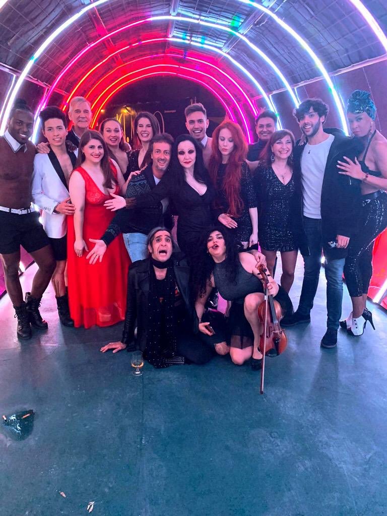 Anoche visita inesperada de <a href="/mariovaquerizo/">Mario Vaquerizo</a> , <a href="/alaska/">David Bullock</a> y parte de su Cía. Hoy nos esperan 4 sesiones a las , 17;00, 19;30, 23;00 o 1;00  de la madrugada . Puedes reservar en elplata.com #cenasgourmet #cabaret #espaciounico #fiestas  #copas  #jotas #eltubo #zaragoza