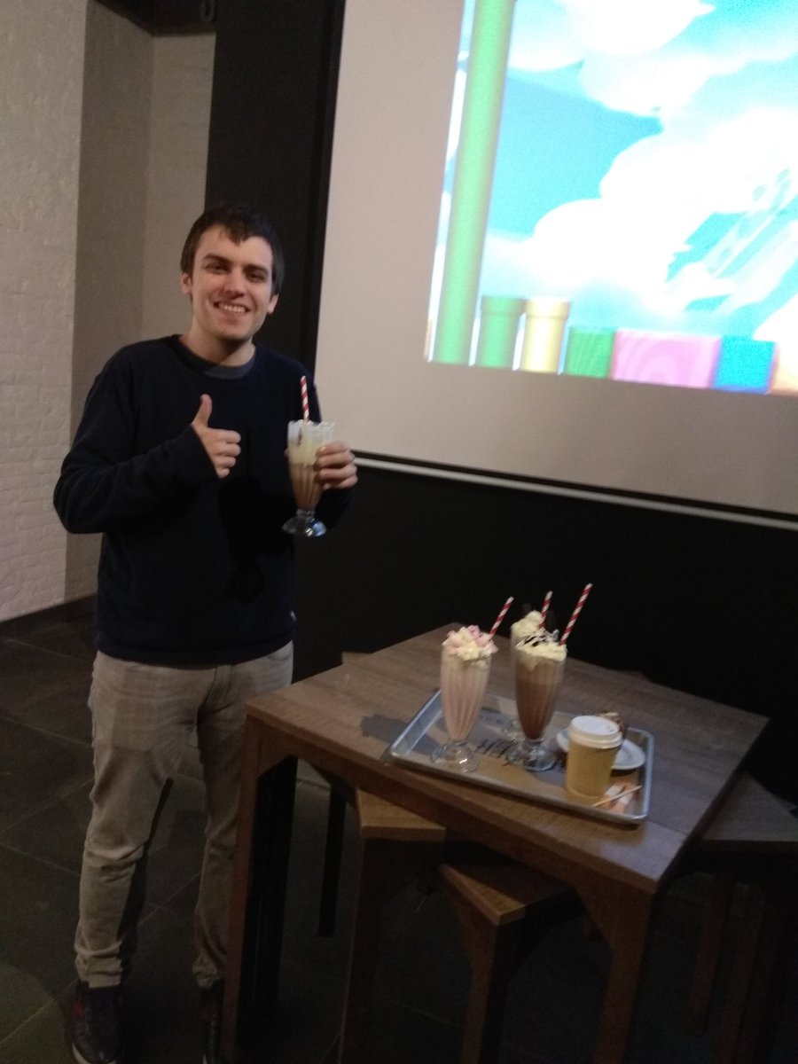 SmashBrosBCN's tweet photo. Trabajando "duro" para el #CodecCall5 😜 https://t.co/rosMwotl2B