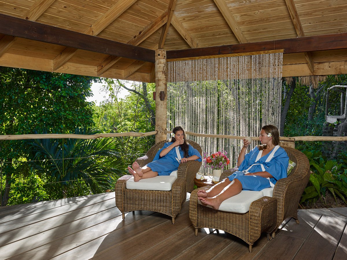 It all happens at our hillside spa. Four open-air treatment rooms constructed from locally-sourced wood, sit elevated and nestled among the trees at the base of Marni Hill. Find out more at petitstvincent.com/activities/hil…
.
.
.
petitstvincent #privateisland #luxuryholiday #caribbean