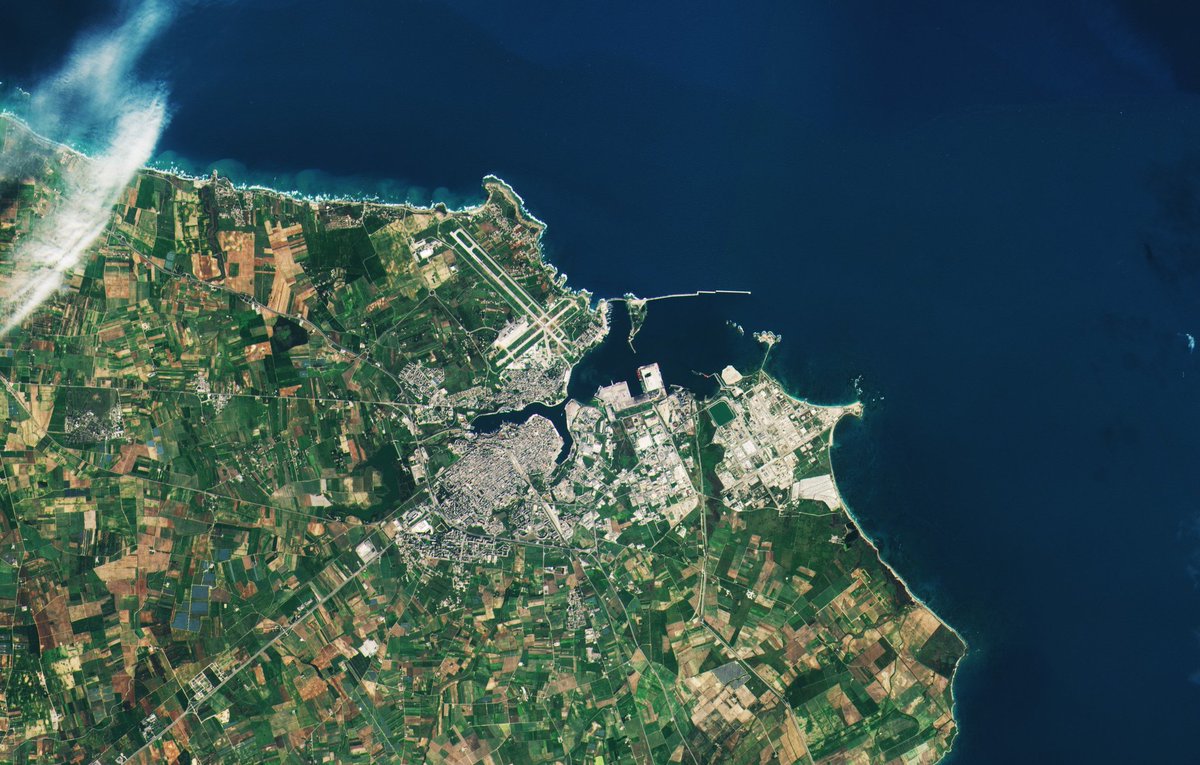 katka_nedbal's tweet photo. 🌐🚀🛰 #OTD 7 March 2017 EU/ESA &amp; partners #Copernicus  #Sentinel2B satellite launched from Europe’s Spaceport in French Guiana. Happy birthday, baby! 
🥂🎉🎊 #3rdAnniversary 
#Sentinel2GO #EUspace 🇪🇺 
🎬 https://t.co/miznWGMeXt 
            We ❤ Copernicus https://t.co/KkV37fimoc