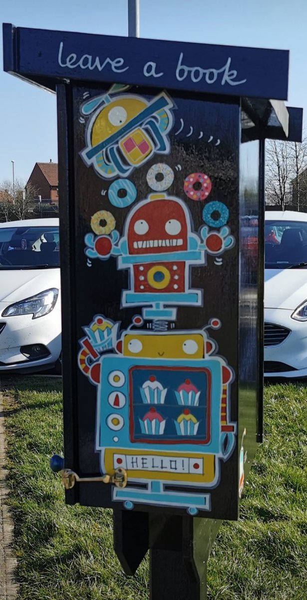 leedslillibrary's tweet image. The Robot #LLFL 63 went up at Blackgates Primary, Tingley yesterday, painted by @cjoplingillo.
Many thanks to LCC Youth Action Fund, @BiniHoney and Cllrs @lisamulherin @RenshawKaren @bengarner999

#takeabook #leaveabook #littlefreelibraries #leedsart #Wakefield #robots
