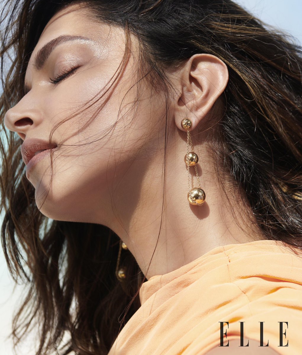 ELLEINDIA's tweet photo. Savour the sun
.
On @deepikapadukone: Silk crepe dress, @LouisVuitton. 18K gold earrings, @TiffanyAndCo. 
.
Editor-in-chief: @superear
Photographer: #TarunVishva
Styling: #MaliniBanerji
Art direction: #PrashishMoore
Hair: @YianniTsapatori/ #FazeManagement
Make-up: #SandhyaShekar https://t.co/eEosxUDBz2