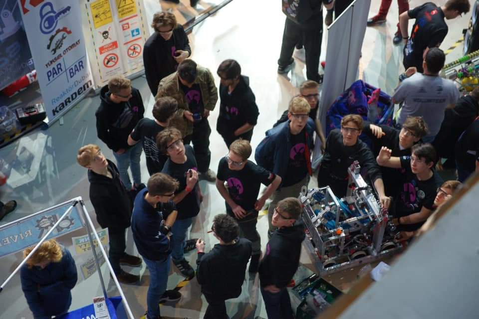 TRabyte's tweet photo. Some shots from yesterday’s practice #matches! Keep your fingers crossed for us! 🤞🏾☺️🔥

#FRC #team8127 #competition #robots #robotics #technology #teenagers #Istambul https://t.co/1XPvNLvdSf