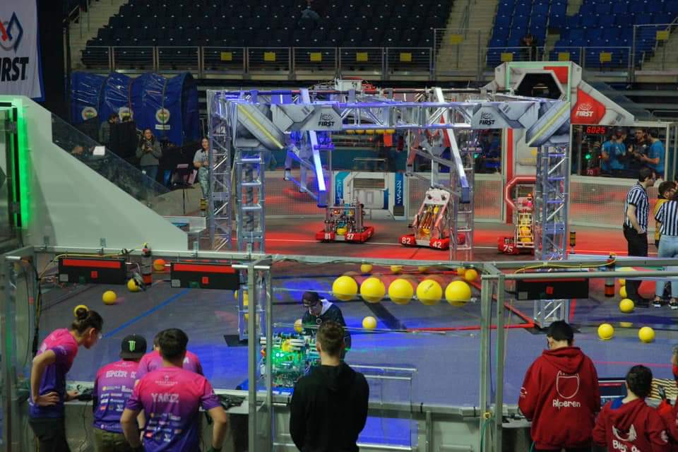TRabyte's tweet photo. Some shots from yesterday’s practice #matches! Keep your fingers crossed for us! 🤞🏾☺️🔥

#FRC #team8127 #competition #robots #robotics #technology #teenagers #Istambul https://t.co/1XPvNLvdSf