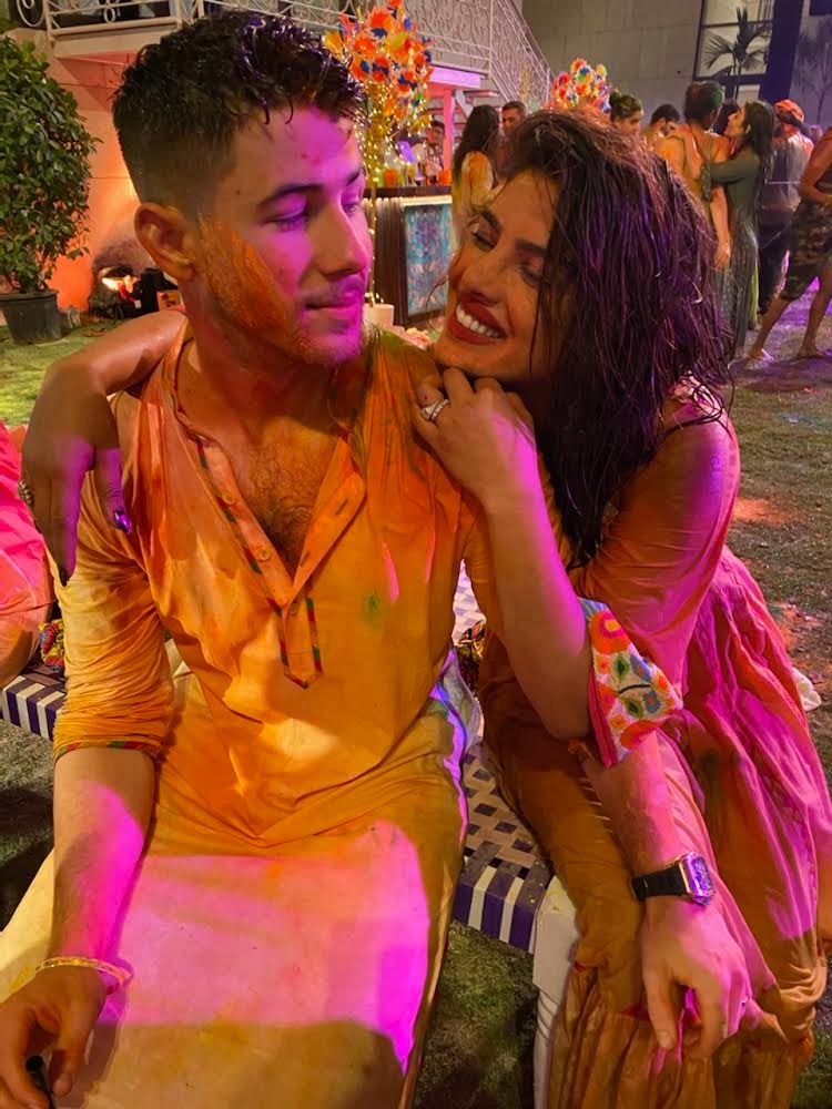 priyankachopra's tweet photo. And that's how it's done!
#Holi2020  🌈 
@nickjonas 💃🏻🕺🏻 https://t.co/15BhpaXUF8
