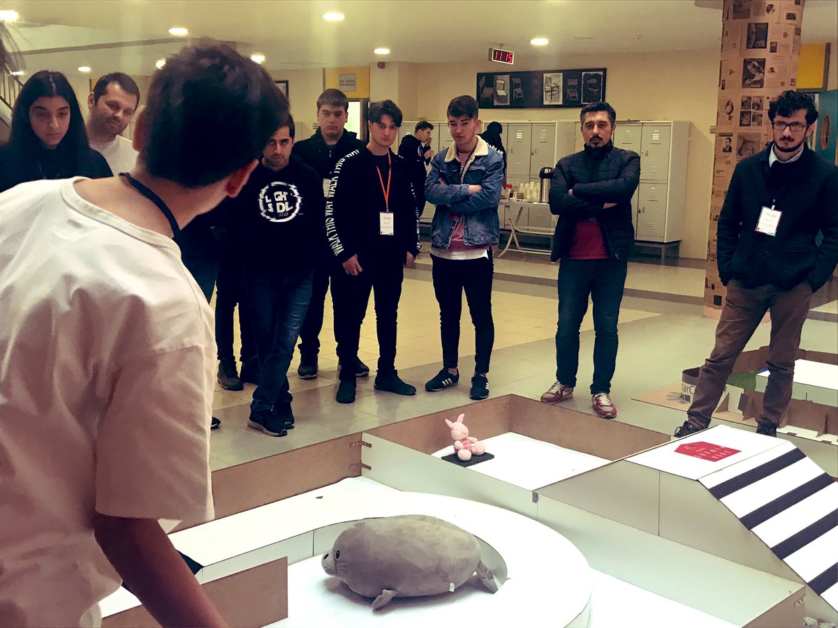 dilaravardar26's tweet photo. Piwars 2020 ikinci gününde takımlar görev başında... organizasyon öğrencilerde, hakem ve juriler öğrenciler, katılımcılar öğrenciler... bize düşen bu fırsatları sağlamak, ilham olmak, mentorluk etmek bir de gurur duymak @HisarCS @syartys #piwarstr @Raspberry_Pi @PiWarsRobotics https://t.co/1Bno8CkM6I