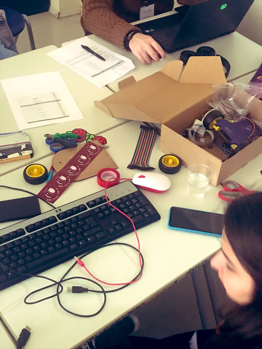 dilaravardar26's tweet photo. Piwars 2020 ikinci gününde takımlar görev başında... organizasyon öğrencilerde, hakem ve juriler öğrenciler, katılımcılar öğrenciler... bize düşen bu fırsatları sağlamak, ilham olmak, mentorluk etmek bir de gurur duymak @HisarCS @syartys #piwarstr @Raspberry_Pi @PiWarsRobotics https://t.co/1Bno8CkM6I