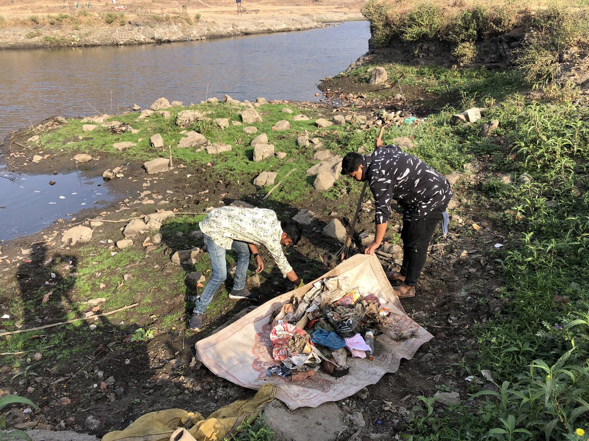 DK_Rise4Green's tweet photo. Date:07Mar20
#2Hrs4NationEveryDay
#HarEkKaamDeshKeNaam
#JanShakti4JalShakti
RoutineClean UpDrive on weekends to keep the lake surroundings #Green and #Clean.ATonnes load of plastics and Puja materialsRemoved @MinistryWCD @narendramodi @MySwachhMumbai
@SheetalMehta @C_P_Gurnani https://t.co/kqNfTySauT