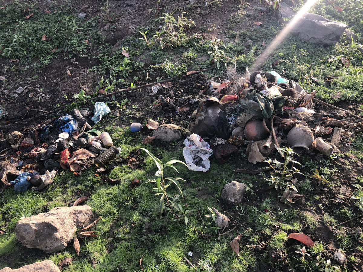 DK_Rise4Green's tweet photo. Date:07Mar20
#2Hrs4NationEveryDay
#HarEkKaamDeshKeNaam
#JanShakti4JalShakti
RoutineClean UpDrive on weekends to keep the lake surroundings #Green and #Clean.ATonnes load of plastics and Puja materialsRemoved @MinistryWCD @narendramodi @MySwachhMumbai
@SheetalMehta @C_P_Gurnani https://t.co/kqNfTySauT