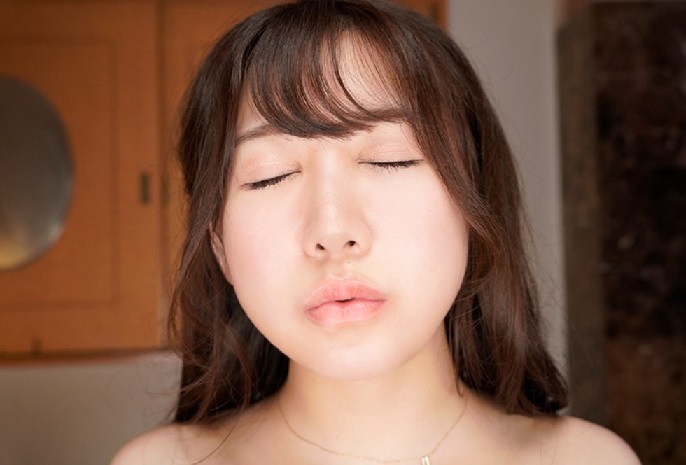 MIRO_IXA's tweet photo. #アンフェ さんVR新作を視聴！
ホテル後輩物だがいきなり手枷足枷を付けられ始まるところや、お風呂シーンのかわりに廊下でのHがある等新しい試みが見える。
至近距離で見るももえちゃんは、可���いわ演技力あるわ良いではないか～（笑）
撮影裏話を見てから視聴すると投入感がUPするね。
#小鳥遊ももえ https://t.co/gXkagT91hM
