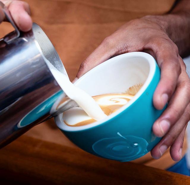 Morning pours here at EOC
#latte #morningcoffee #sw16 #streatham #londoncoffee #londoncoffeeshops #coffeetime ift.tt/3cDXiuz