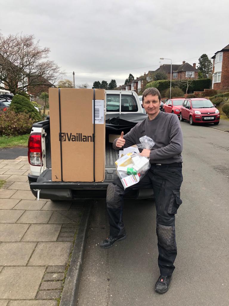 A little Saturday delivery for a top customer <a href="/mbplumbers/">🛠 M B Plumbing 🛠</a> <a href="/MarkMLJ/">Mark Jephson</a> <a href="/vaillantuk/">Vaillant UK</a> #willbondswhereelse #heating #everylittlehelps #boilers #vaillant