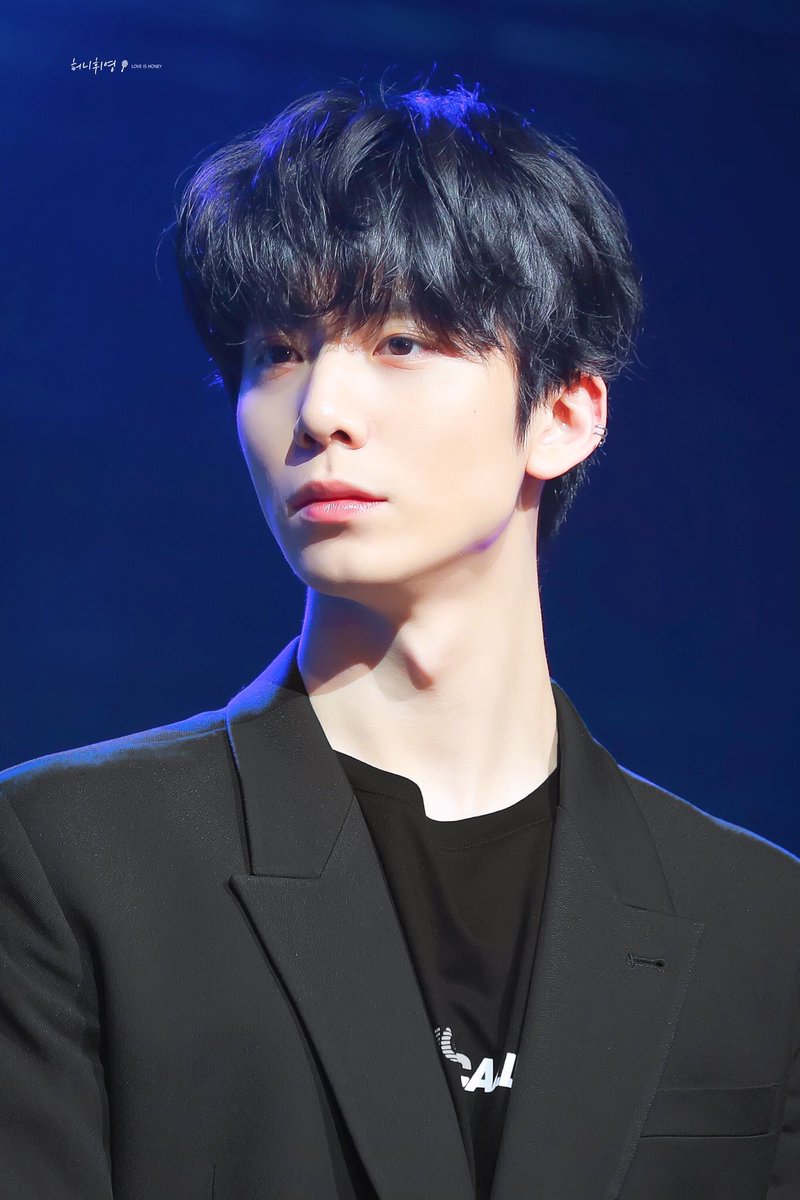 _hwi4_'s tweet photo. フィヨン君の前髪やっぱ最強だわ
すごい若返って見えるよ！！ステキ！ https://t.co/Xl1zV8wbBa