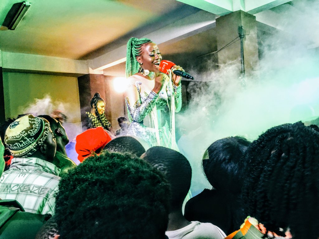 ljaddicts's tweet photo. But before this, was a Beautiful Moment at @nbstv, @nbskatchup where the Vibe was all up through Big Hits, with @DouglasLwangaUg @IsaacMcBlessed . 

Pics taken by a #phonephotography #LJAddict 
👉@lazmasaba

🤗 #Lazshootingshots https://t.co/TghRsAuHCY