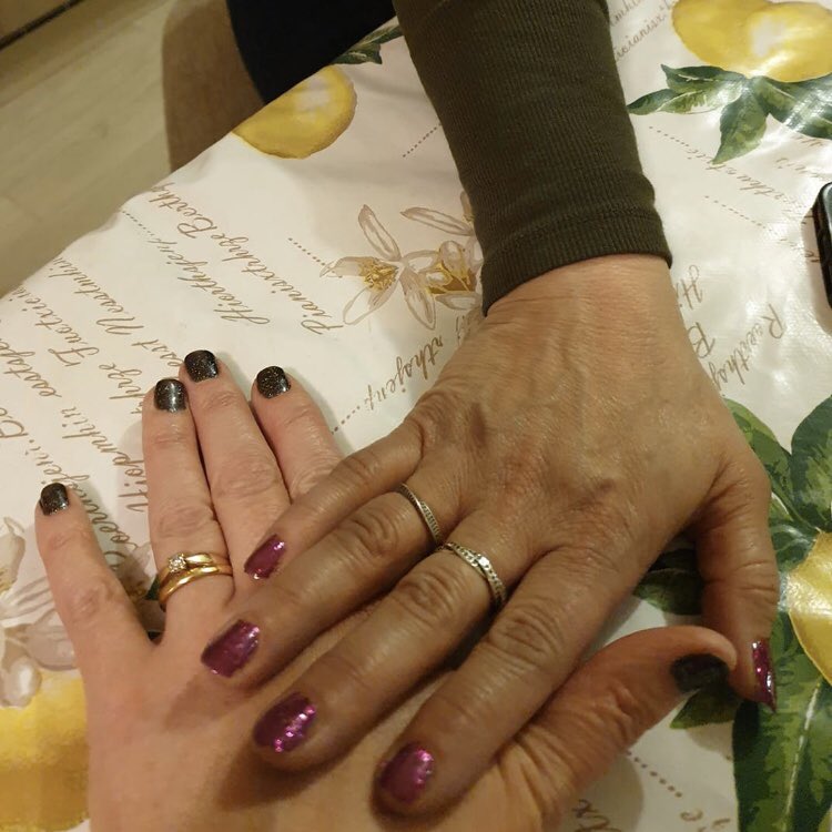 GelAndTell's tweet photo. A #clientnailfie from last night’s appointment! GDI’s Twilight Sparkle and Bluesky’s Secret Santa! #gelandtell #gelnailsintelford #telfordnails #telfordnailtech #telfordnailtechnician #uknails #gelpolish #gelnails #pink #pinknails #black #blacknails #sparkle #twinkle #nailfie https://t.co/URIIFODW4N