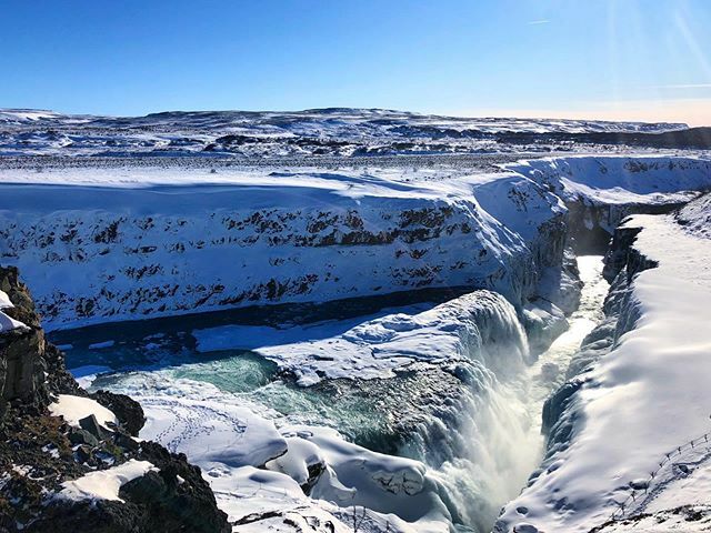 Stridass's tweet photo. 1, 2, 3, frozen ☃️❄️🌬 #iceland #icelandtravel #waterfall #frozen #beautiful #amazing #explore #potd #instapic #snow #gullfoss https://t.co/Rdq02YeCuZ https://t.co/zHl5gCjrOv