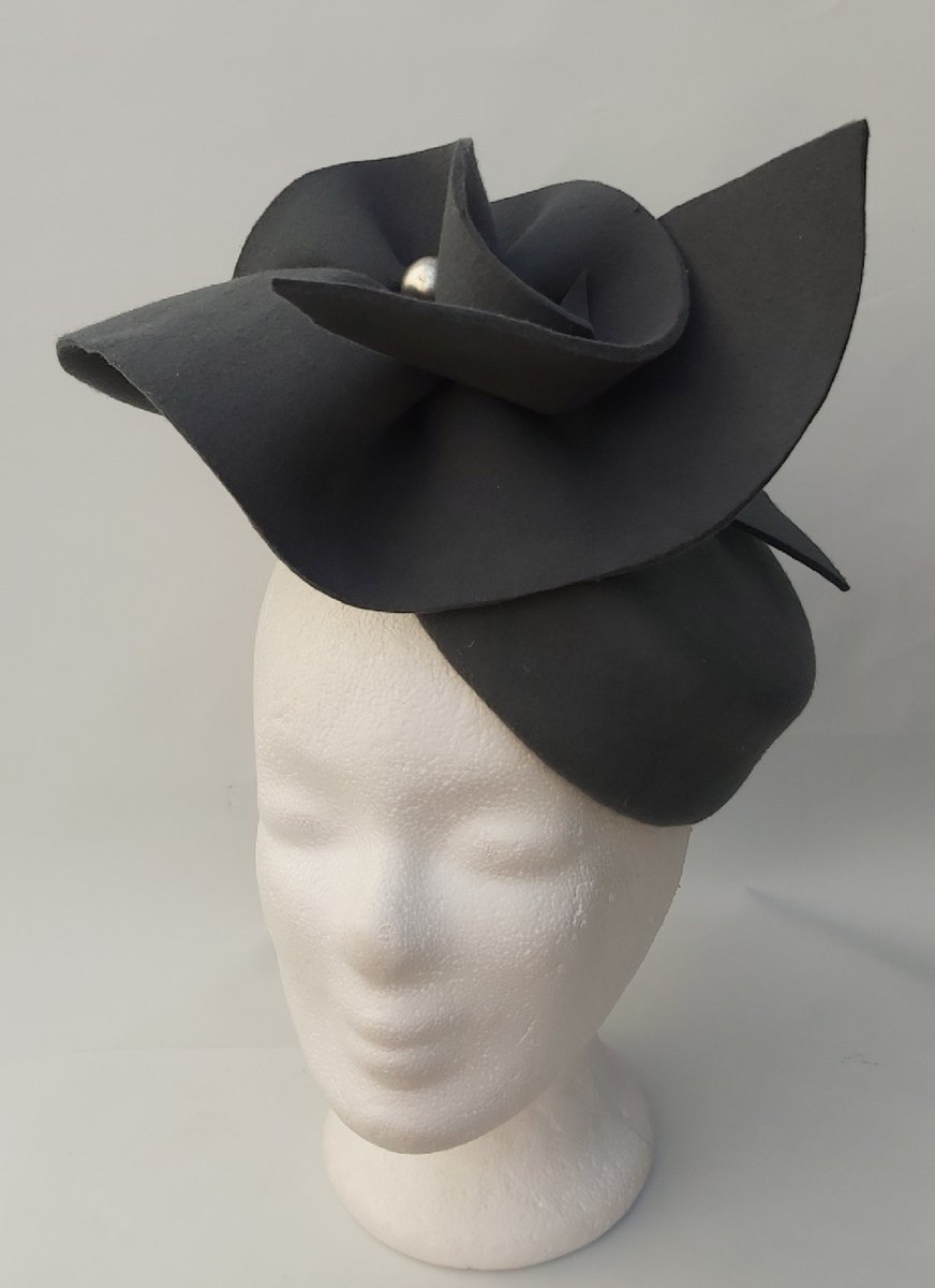 karenedell's tweet photo. Some fabulous  designs and creations all available here @karenedell . #irishmillinery #irishdesign #weddingguest #ladiesday #irishcreations https://t.co/vJZS0Xl25F