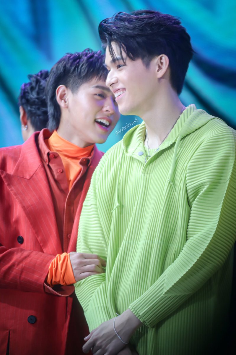 bee_nidarat_'s tweet photo. 20.02.19 Sky Wongravee - Line Tv Award 2020 @ Royal Paragon Hall
#LINETVAWARDS2020 
#LINENEXPLOSION2020
#skywongravee #mycloudy #skyybeloved #สกายวงศ์รวี #ก้อนเมฆของสกาย #bbillkin https://t.co/jpX7t55hSf