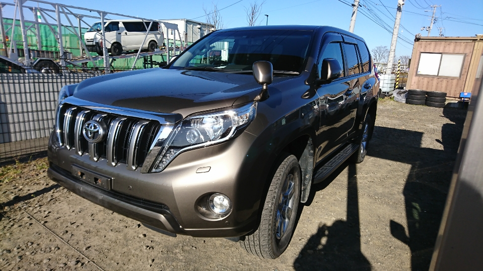 Wilber_cars's tweet photo. Toyota Landcruiser Prado Brown color 2015 model
fully loaded
Dark leather interior
Sunroof
Smart key entry
4WD, Automatic transmission
KES 5,600,000/=
CALL OR WHATSAPP 0726140870
@NyanzaTraffic @KenyaCarBazaar @road_driving @RoadAlertsKE #TopwheelsKE @RealOwinoPaul #KOTwave https://t.co/LZ5LGNMU7v